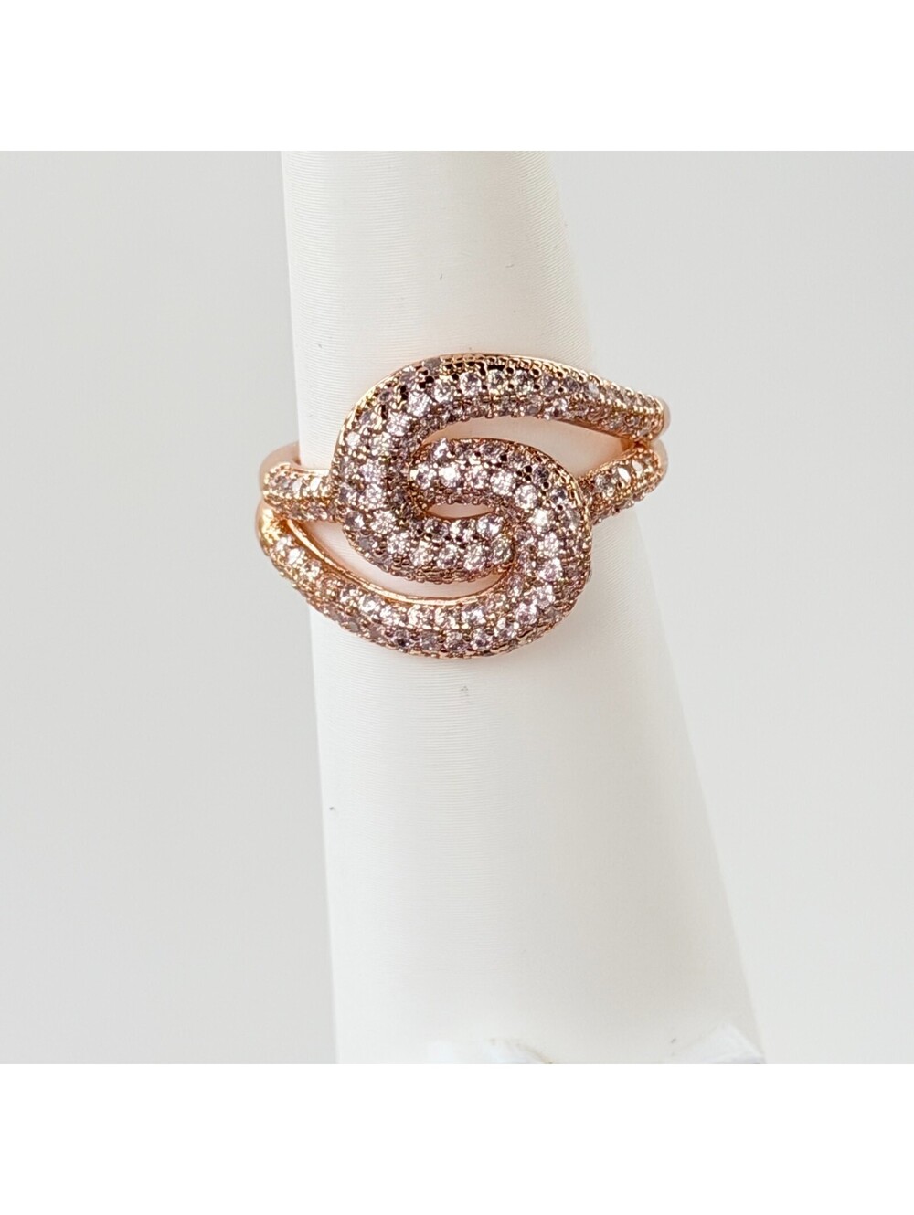 Bomb Party Ring Sz 8 "Sunlit Breeze" Rose Quartz on Rose Gold Pave Link